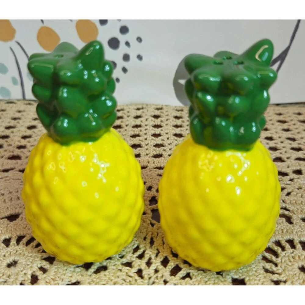 NWT Ceramic Pineapple Salt & Pepper Shaker Set The Spring Shop
